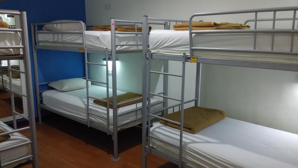Cx Hostel Kuta Raya Buitenkant foto