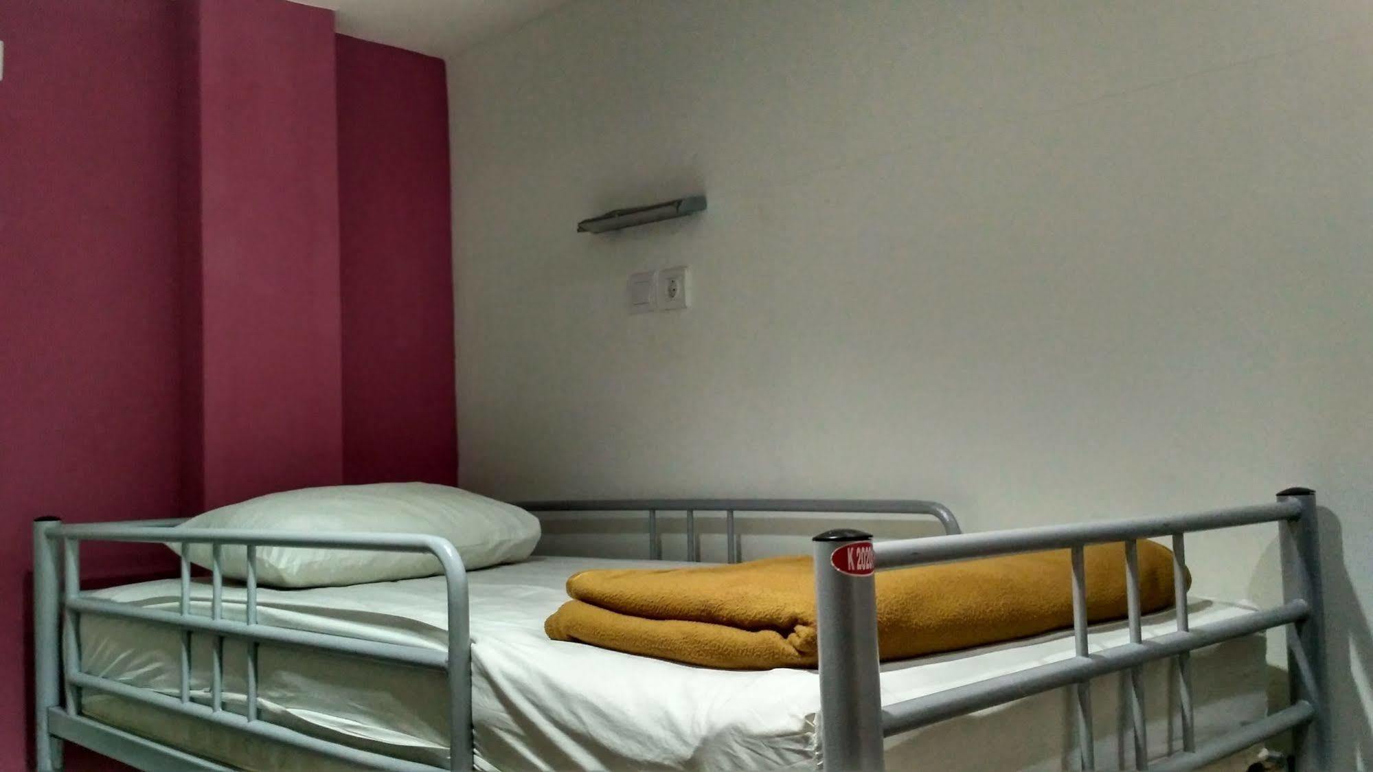 Cx Hostel Kuta Raya Buitenkant foto