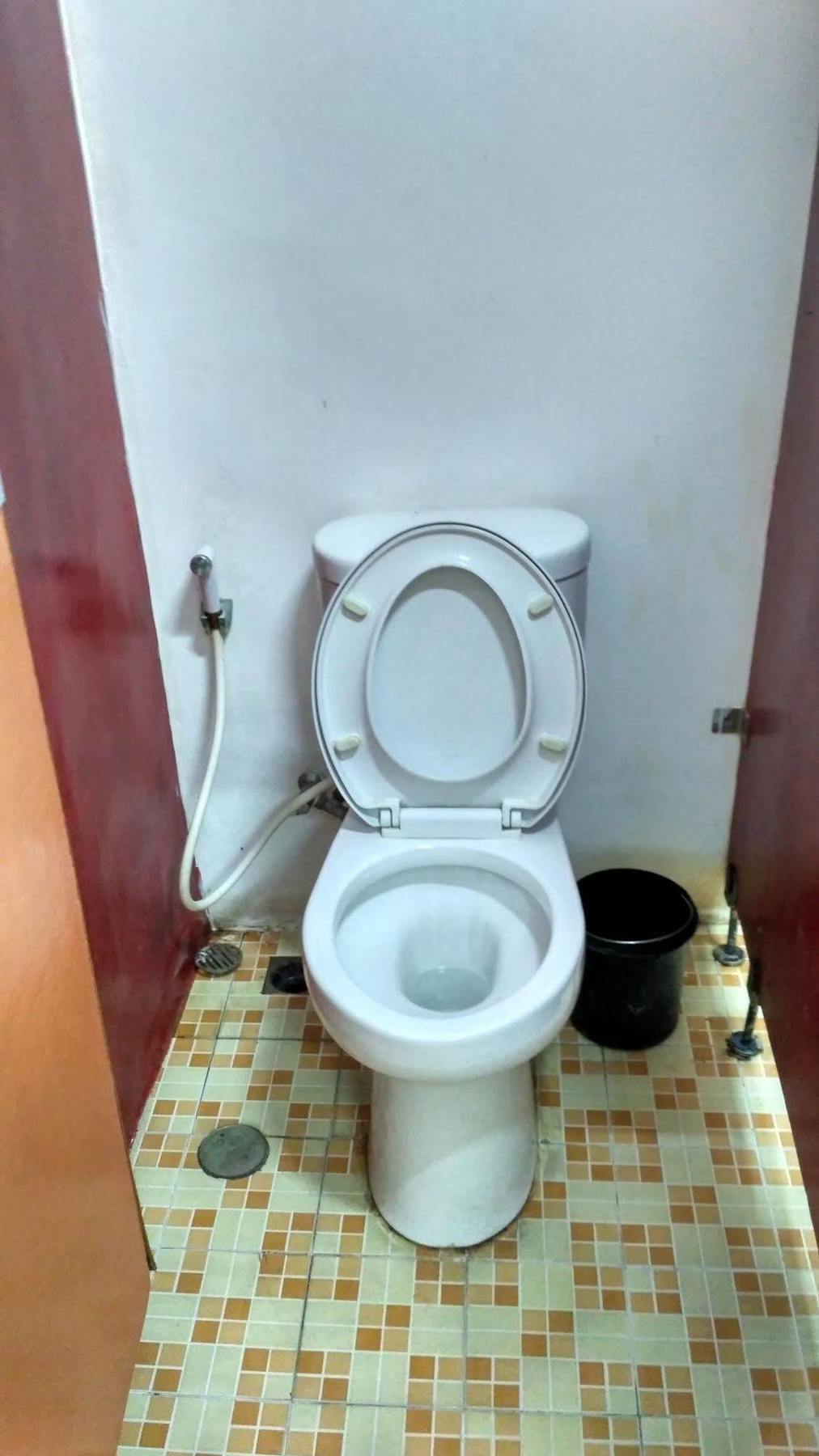 Cx Hostel Kuta Raya Buitenkant foto