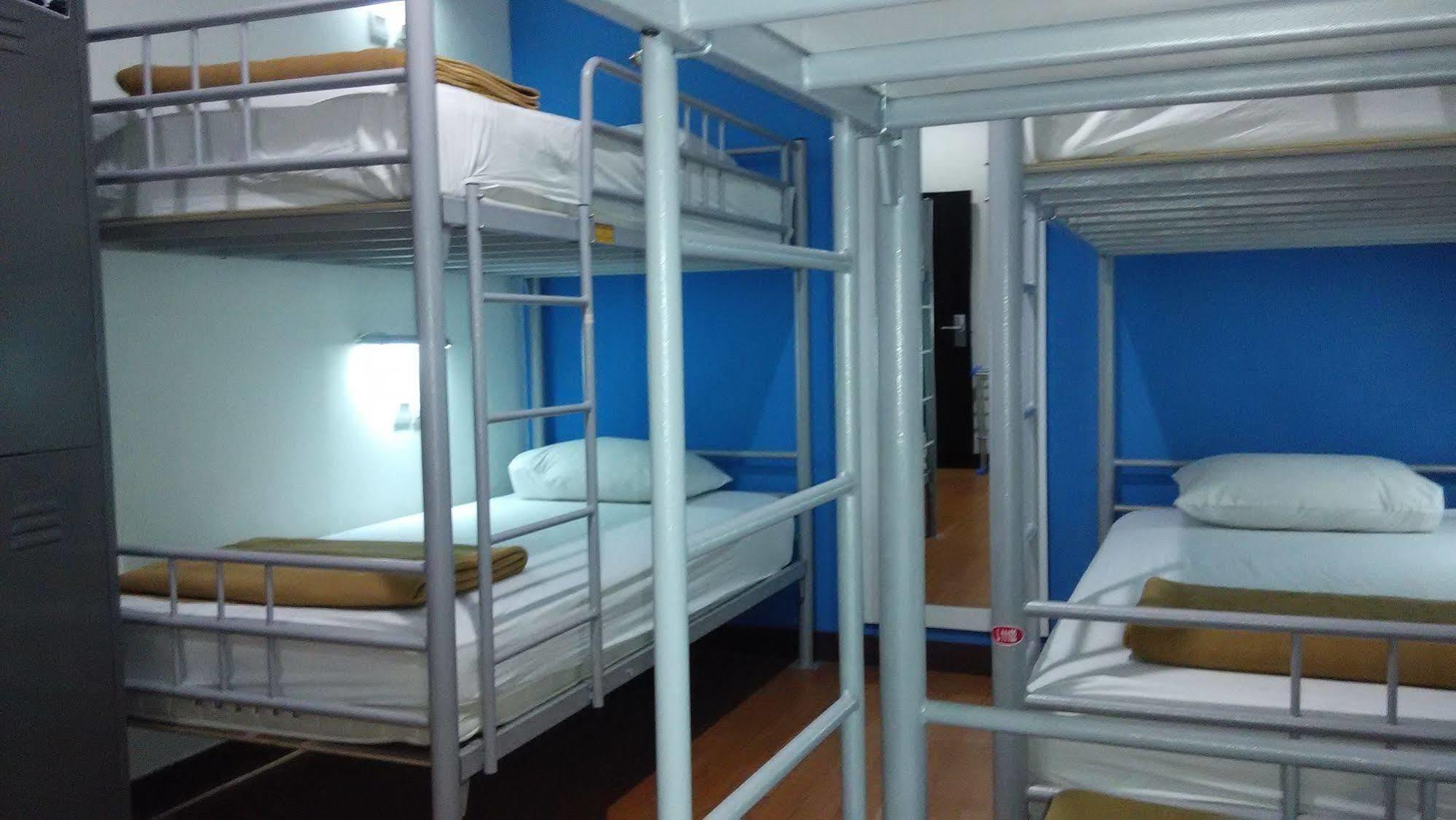 Cx Hostel Kuta Raya Buitenkant foto