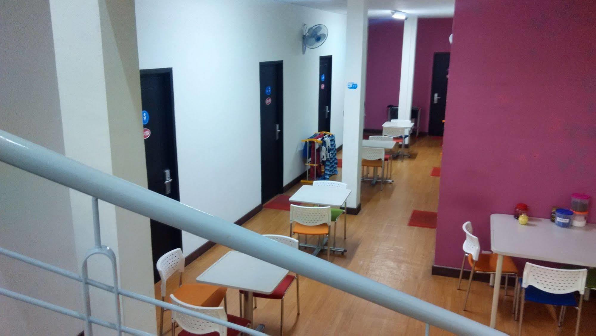 Cx Hostel Kuta Raya Buitenkant foto