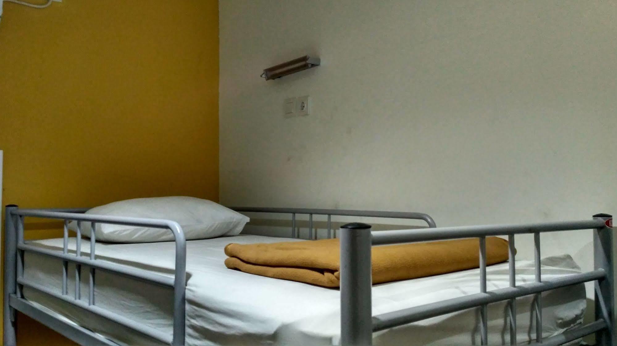 Cx Hostel Kuta Raya Buitenkant foto