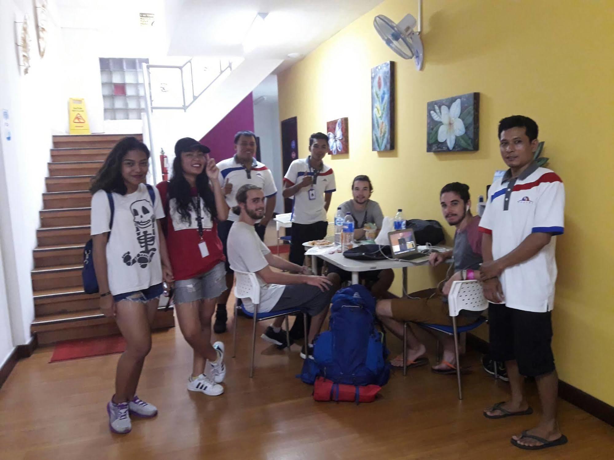 Cx Hostel Kuta Raya Buitenkant foto