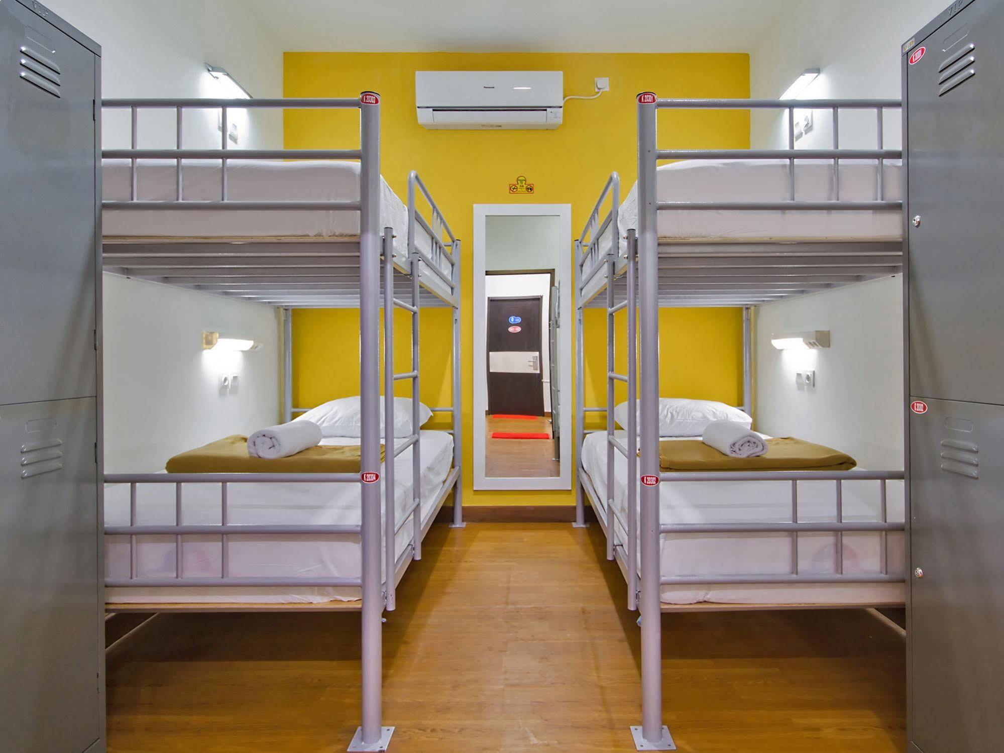 Cx Hostel Kuta Raya Buitenkant foto