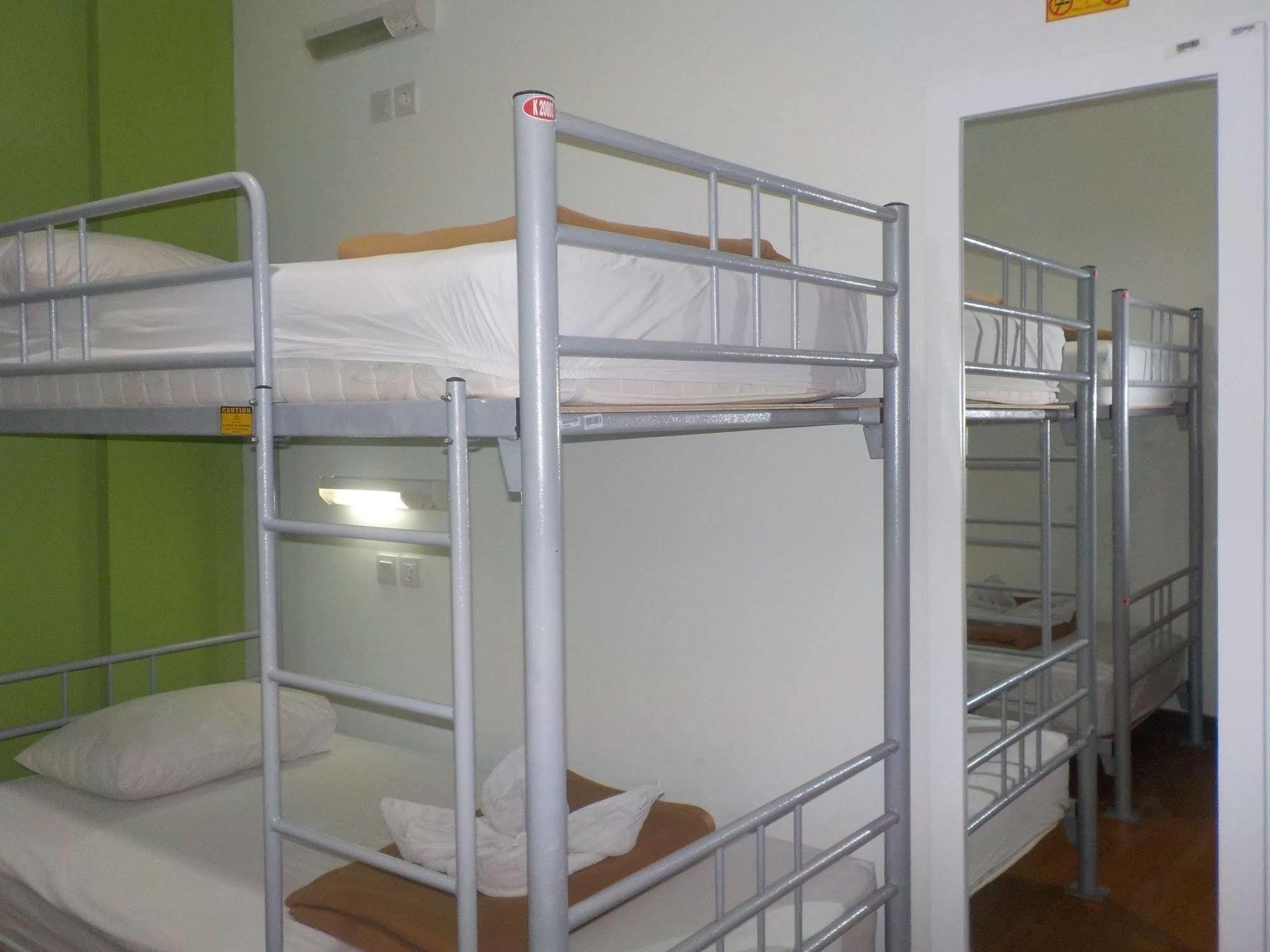 Cx Hostel Kuta Raya Buitenkant foto