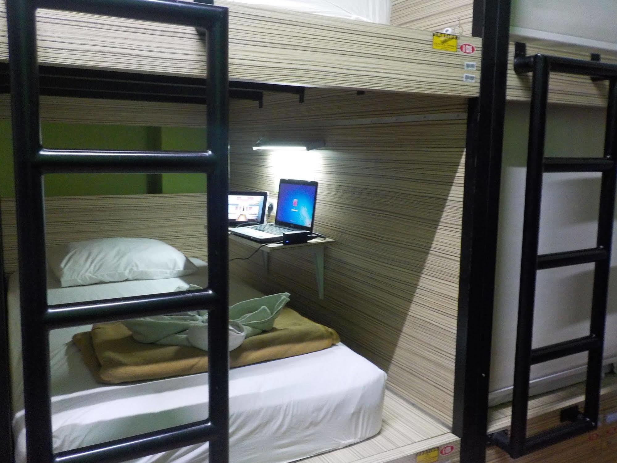 Cx Hostel Kuta Raya Buitenkant foto