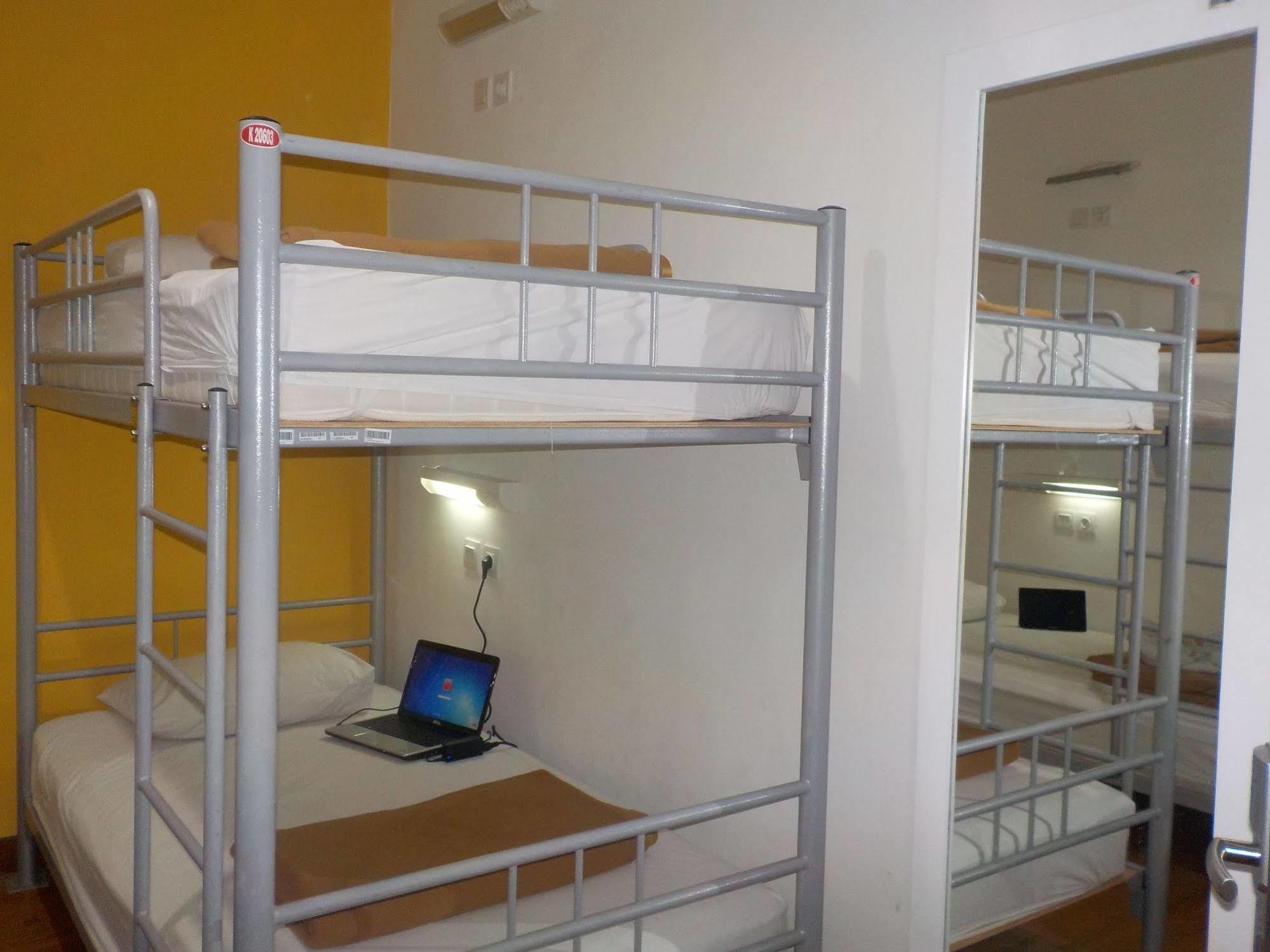 Cx Hostel Kuta Raya Buitenkant foto