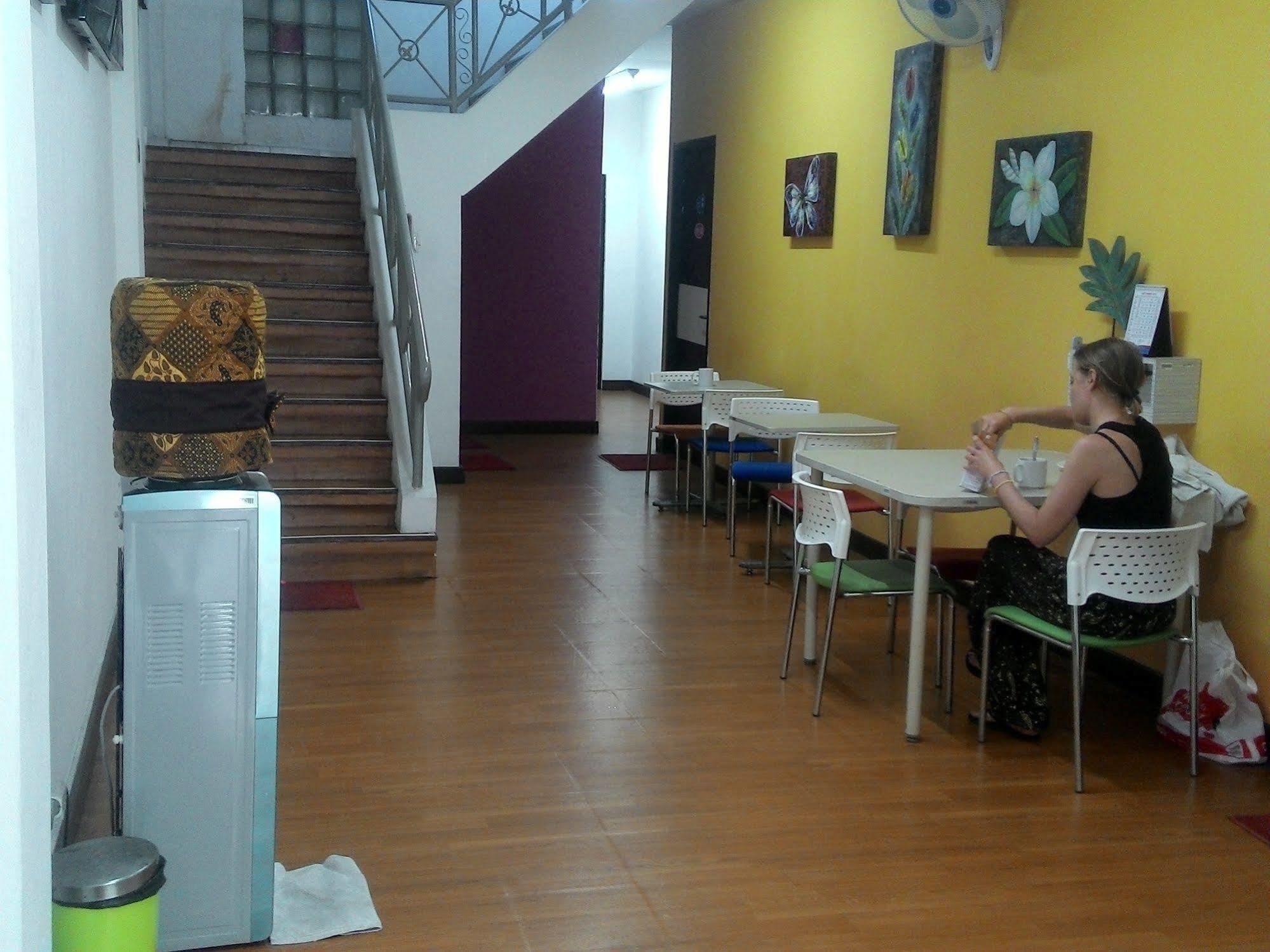 Cx Hostel Kuta Raya Buitenkant foto